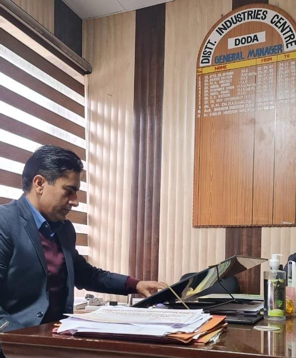 Idrees Lone assumes charge of GM DIC Doda