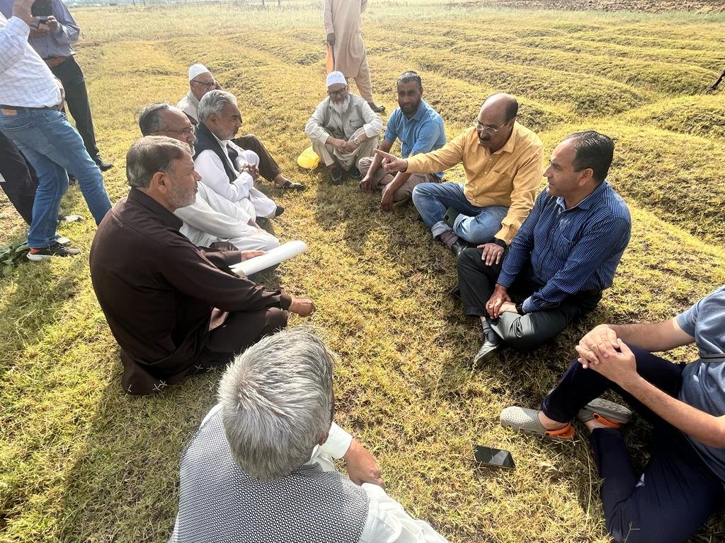 Director Agriculture holds interaction with Saffron Farmers at Soslan, Balhama Srinagar