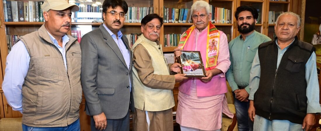 Delegation of Mata Kheer Bhawani Asthapan Committee Tikkar Kupwara calls on Lt Governor