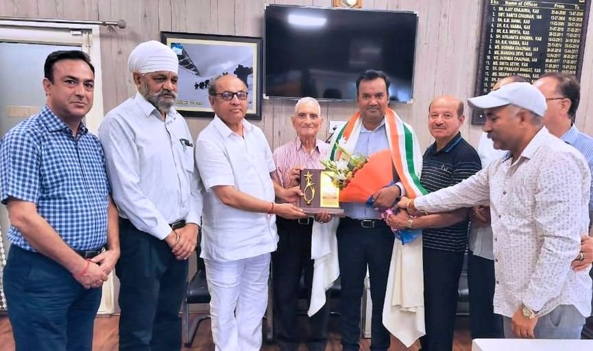 Director Tourism Jammu, Vivekanand Rai receives Prestigious Award for promotion of tourism potential of Jammu Region