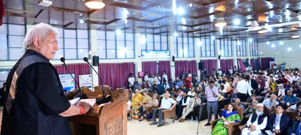 Lt Governor Sh Manoj Sinha addressed National Seminar on Role of academic driven Startups in developing economy of JK RASE 2024AE at NIT Srinagar 3