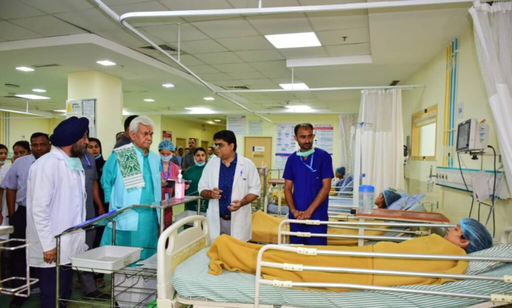 Lt Governor Sh Manoj Sinha visited hospitals to enquire about health of pilgrims who were injured in Reasi terror attack 3