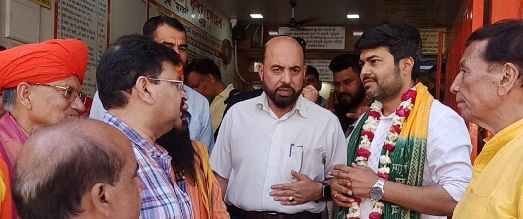 JMC Commissioner lays foundation of public toilet complex