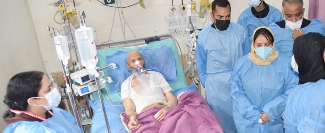 Health Minister visits ailing father of MP Er. Rashid at SMHS Hospital