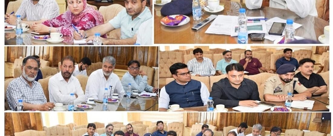 Div Com Kashmir urges fruit growers to leverage railway freight services for economical transportation